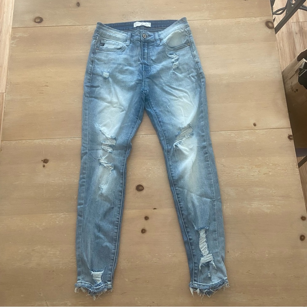 KanCan Women’s Size 29 Light Washed Denim Jeans Cropped Distressed